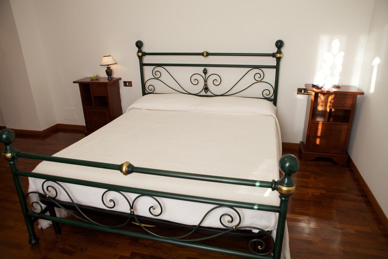 Agriturismo La Rocca Hotel Marsia Kamer foto