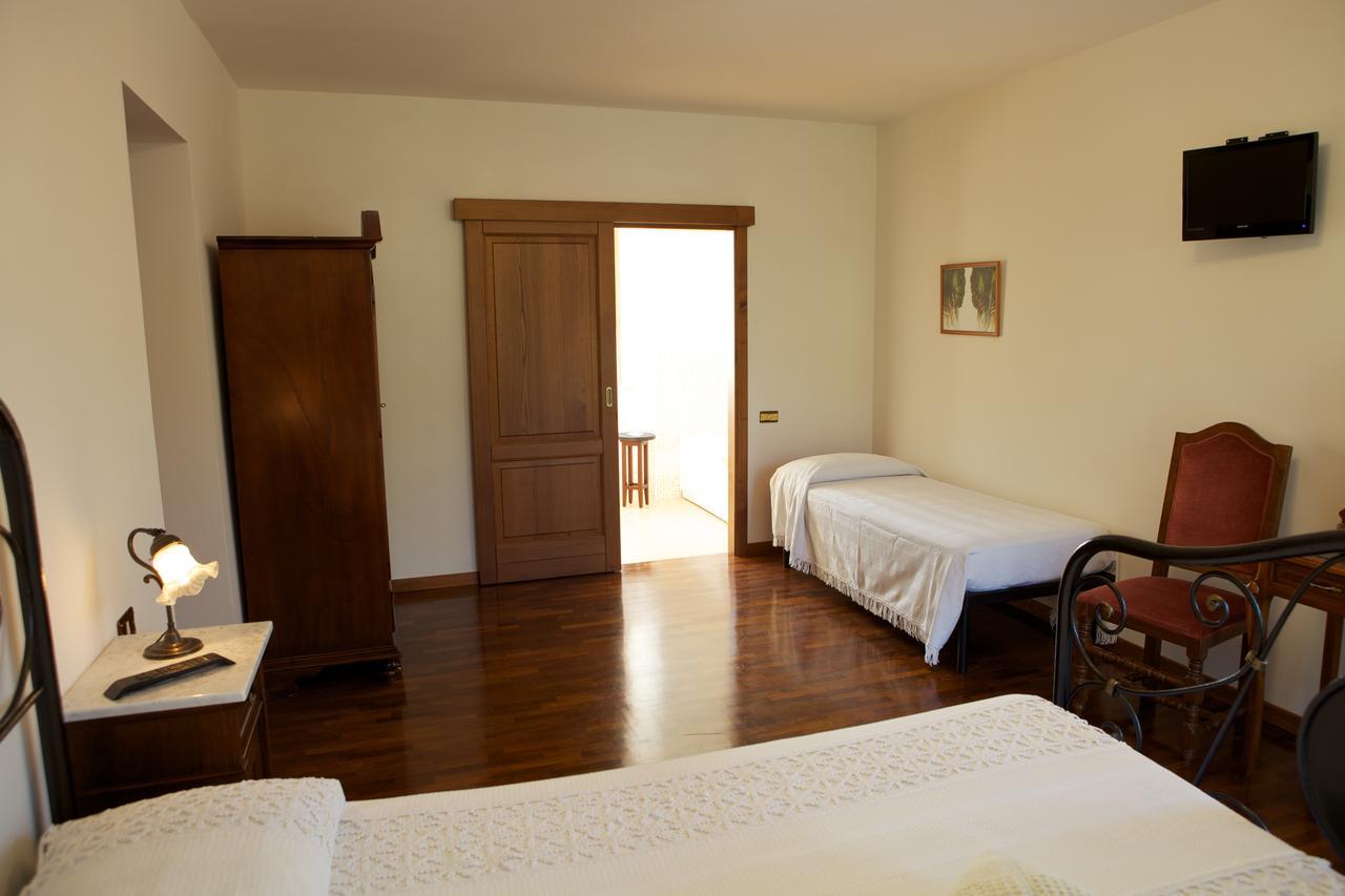 Agriturismo La Rocca Hotel Marsia Kamer foto